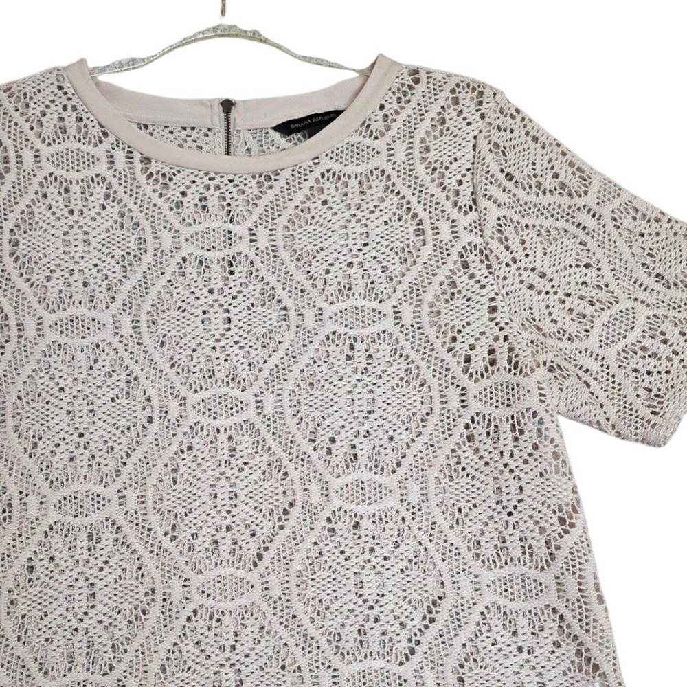 Banana Republic Lace Top M Taupe Short Sleeve Geometric Crochet Blouse Eyelet